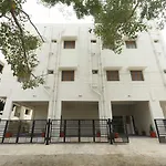 Oyo 10543 Maks Stay