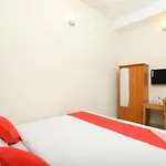 Oyo 10543 Maks Stay