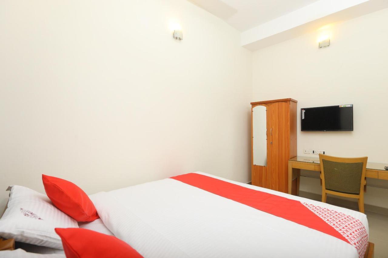 Oyo 10543 Maks Hotel